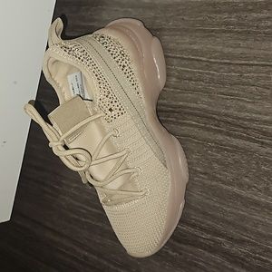 Madden girl. Tan. 6.5